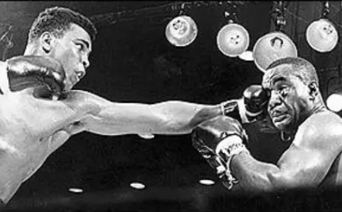 Ali ganó a los 22 años la corona de los pesos pesados en el boxeo