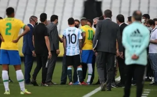 El momento que se suspendió el encuentro en Brasil.