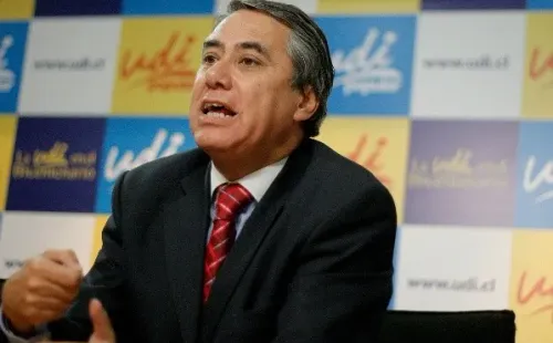 Mientras fue diputado designado por la UDI, Letelier solicitó aportes ilegítimos al grupo Penta. (Agencia Uno)