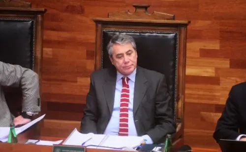 Cuatro días antes de ser Presidente del TC, Letelier votó a favor del recurso de inaplicabilidad presentado por Penta contra el tercer retiro, pese a haber estado invlocrado en el caso de financiamiento ilegal de la política. (Agencia Uno)