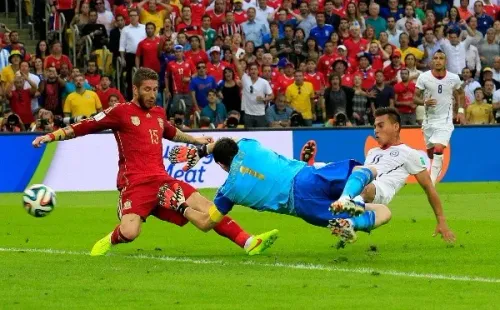 Vargas le anotó un gol a España en el Maracaná (Agencia Uno)