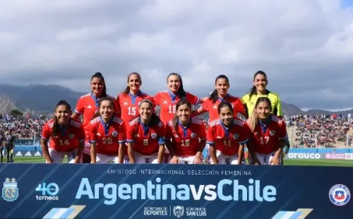 El XI de Chile: Natalia Campos; Geraldine Leyton, Daniela Pardo, Camila Sáez, Javiera Toro; Karen Araya, Yastin Jiménez, Francisca Lara; Yessenia López, María José Urrutia, Daniela Zamora. (Comunicaciones ANFP)