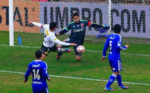 ¿Se volverán a enfrentar? Esteban Paredes y Johnny Herrera son compañeros de curso junto a actuales y ex cracks de la generación dorada y la selección chilena: programa especial para ser entrenadores. (Foto: Agencia UNO)