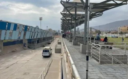 El CDA tiene la ambulancia por el costado de la cancha 3 del Calvo y Bascuñán. (Mauro Ríos / @mauro.riosc)