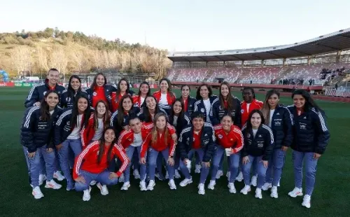 Las jugadoras en su llegada al estadio La Granja. (ANFP)