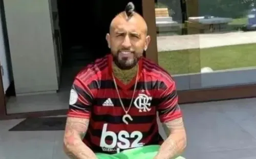 Arturo Vidal con la camiseta de Flamengo: el King le coqueteaba hace rato al Mengao y ahora tiene acuerdo a una firma.