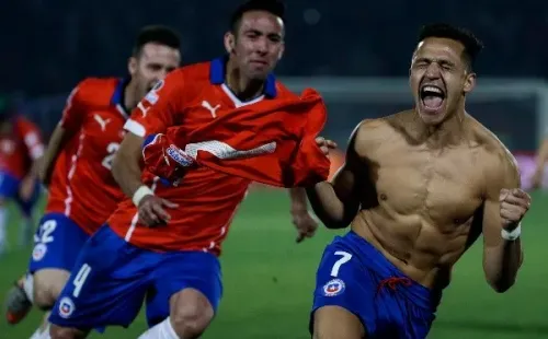 Alexis Sánchez festeja con locura el gol de penal que le dio a Chile la primera Copa América de su historia. Foto: Agencia Uno.