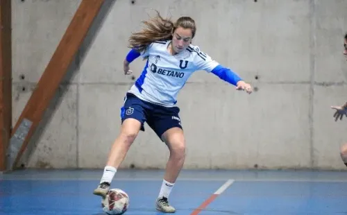 Sonya Keefe fue una de las que más destacó con dos goles. Foto: Sebastián Ñanco / U. de Chile Futsal.