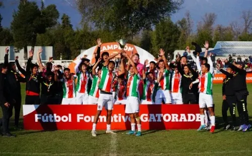 Tito Bishara se toma con calma su naciente carrera como entrenador tras ser campeón con la sub 17 de Palestino ante Colo Colo. (Foto: Guille Salazar/RedGol)