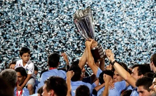 O’Higgins festeja el título del Torneo Apertura en la temporada 2013-2014. Foto: Agencia Uno.