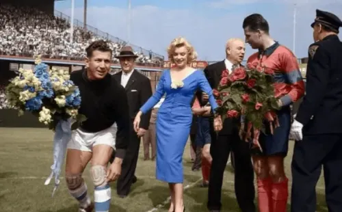 Los capitanes de los equipos tenían flores de regalo.