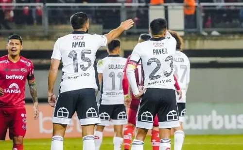 Emiliano Amor y Esteban Pavez en el duelo ante Ñublense por la ida de los octavos de final de la Copa Chile. (Foto: Guille Salazar).