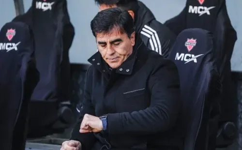 Gustavo Quinteros en el estadio Nelson Oyarzún Arenas de Chillán. (Foto: Guille Salazar).