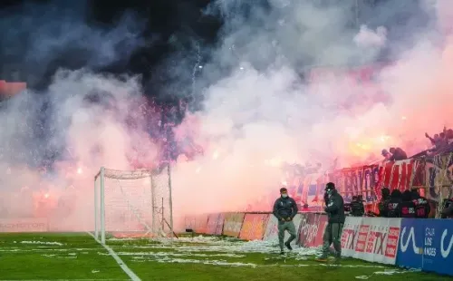 Así lucía San Carlos de Apoquindo. (Foto: Guille Salazar).         Hubo invasión a la cancha de San Carlos de Apoquindo (Foto: Guille Salazar).