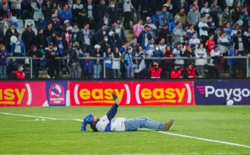 Los hinchas de la UC se creyeron más importantes que el club e hicieron lo que quisieron en San Carlos (Foto: Guille Salazar)