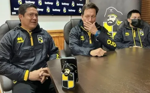 Presentado junto a Fernando Díaz en Coquimbo Unido.