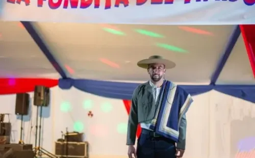 El tímido Huaso Isla puso su propia fonda para celebrar las Fiestas Patrias.