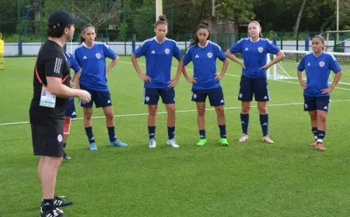 El equipo de Chile Sub 17 no se caracteriza por su altura. (La Roja)