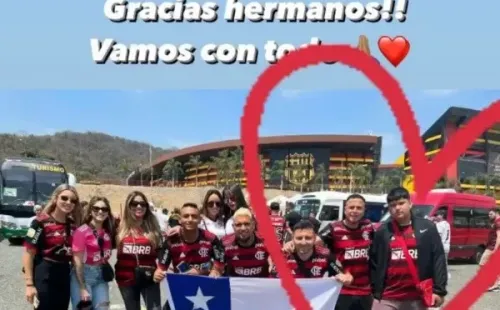 La familia fuera del estadio Monumental.