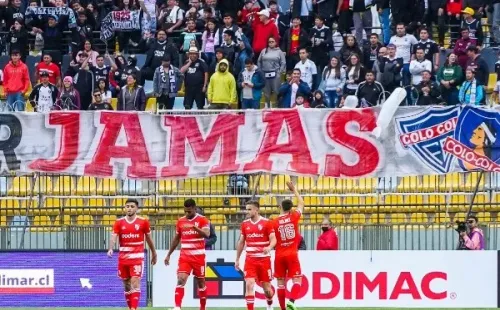 Solari pidiendo perdón a la hinchada de Colo Colo (Foto: Guille Salazar)