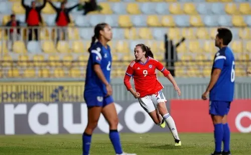 Sonya Keefe suma dos partidos oficiales con la selección adulta y un gol. (Carlos Parra / La Roja)