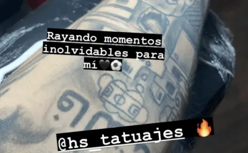 Este fue el mensaje previo a revelar su tatuaje.