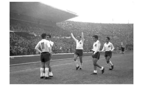 Alberto Fouillioux celebra a todo pulmón uno de los goles chilenos frente a Suiza. Foto: Cedida.