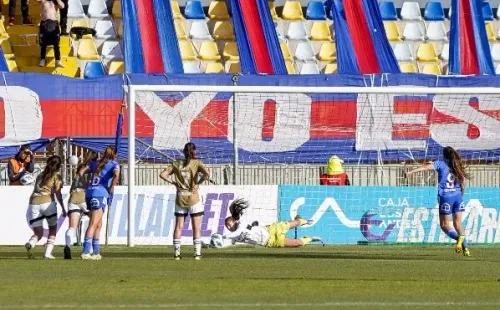 El penal que falló Universidad de Chile y que le dio otro aire a Colo Colo. Foto: Guille Salazar / Redgol.