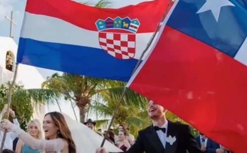 Los emblemas de sus países presentes en la ceremonia.