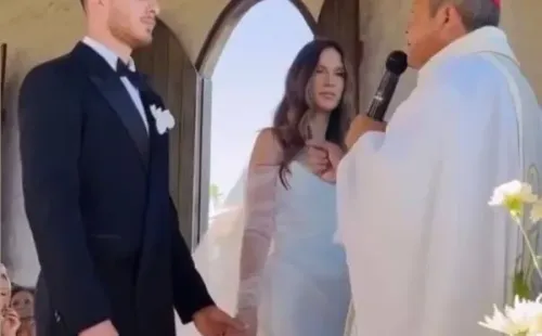 La ceremonia religiosa con su grupo íntimo.