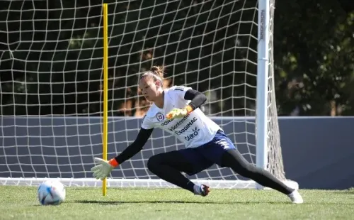 Christiane Endler y el resto de las europeas no entrenarán con sus compañeras porque deben volver a la competencia en Francia y España, respectivamente. (La Roja)