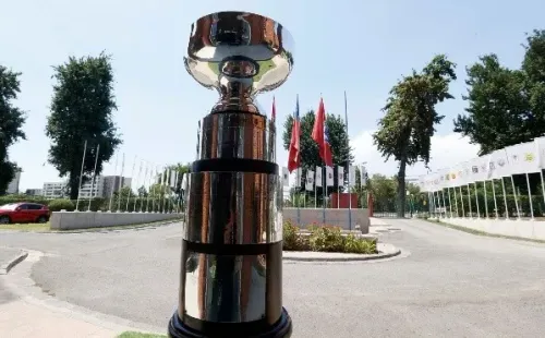 El trofeo de la Supercopa 2023.