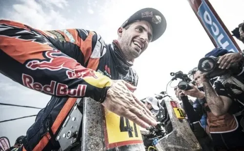 El argentino Kevin Benavides triunfó en motos