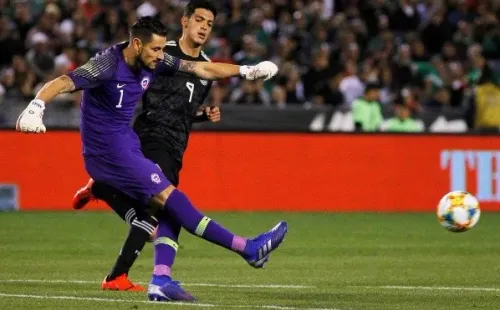 Arias jugó Copa América y eliminatorias por Chile