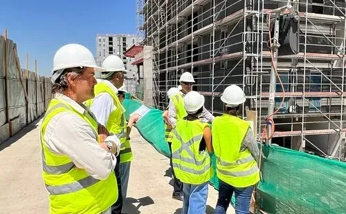 Neven Ilic y autoridades en la supervisión de la obra para Santiago 2023.     Foto: Panam Sports.