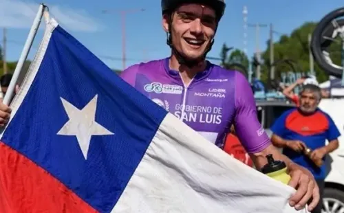 A pesar de que no era su especialidad, Martín Vidaurre consiguió el primer lugar en la Vuelta del Porvenir. | Foto: Twitter.