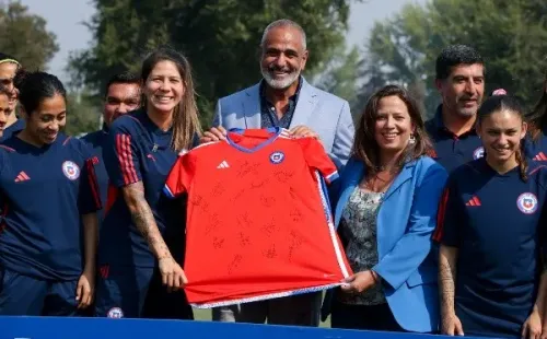 Milad despidió a la selección chilena femenina antes de viajar al repechaje y contestó dudas sobre las bases del campeonato. | La Roja