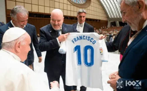 Más y más camisetas para Francisco I.