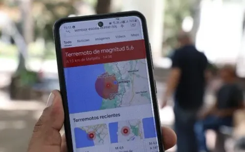 El sismo incluso generó que algunos celulares activaran sus alarmas. Foto: Agencia Uno