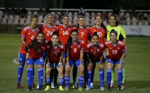 Arriba: Fernanda Hidalgo, Mariana Morales, Camila Pavez, Isidora Olave, Yastin Jiménez y Gabriela Bórquez. Abajo: Valentina Navarrete, Javiera Grez, Melany Letelier, Michelle Acevedo, Melissa Bustos | Foto: Palestino