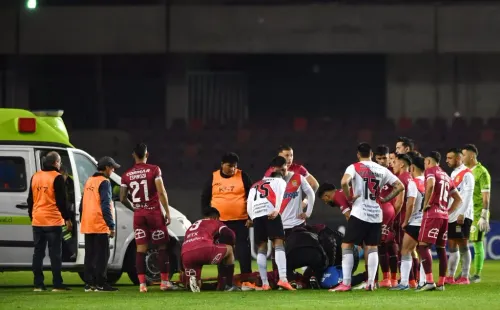 Enzo Guerrero sigue monitoreado por médicos. (Alejandro Pizarro Ubilla/Photosport).