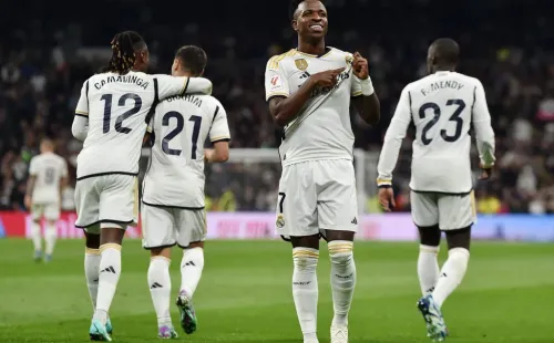 MADRID, ESPANHA – NOVEMBRO 11: Vinicius Junior, do Real Madrid, comemora após marcar o terceiro gol da equipe durante a partida da LaLiga EA Sports entre Real Madrid CF e Valencia CF no Estádio Santiago Bernabéu em 11 de novembro de 2023 em Madri, Espanha. (Foto: Denis Doyle/Getty Images)