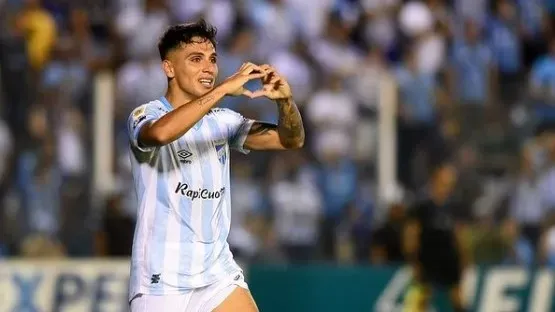 Mateo Coronel con la camiseta de Atlético Tucumán