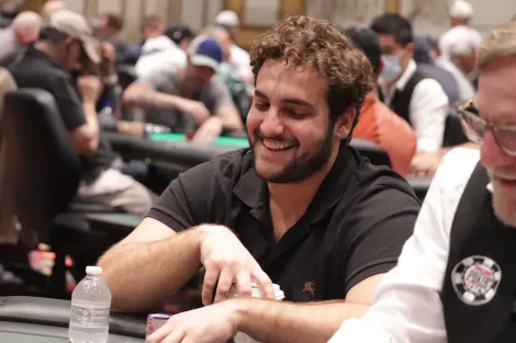 João Simão lidera os finalistas do Evento #53 da WSOP; Dante Goya também avança