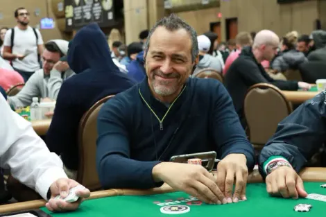 Quarteto brasileiro se classifica no Dia 1B do Seniors Championship da WSOP