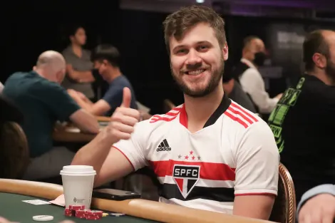 Kelvin Kerber e Gabriel Baleeiro passam ao Dia 2 do Evento #48 da WSOP