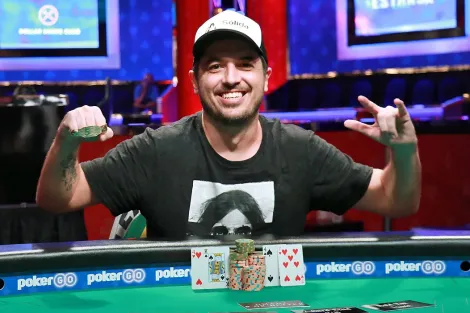 Murilo Figueredo vence Evento #14 e faz história com quinto bracelete brasileiro na WSOP