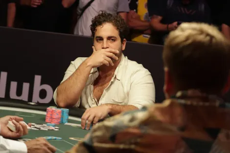 João Simão está entre os líderes na disputa do Jogador do Ano da WSOP