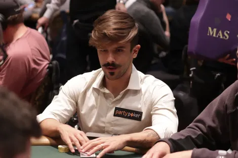 Yuri Martins é um dos cinco finalistas para o Dia Final do PPC da WSOP