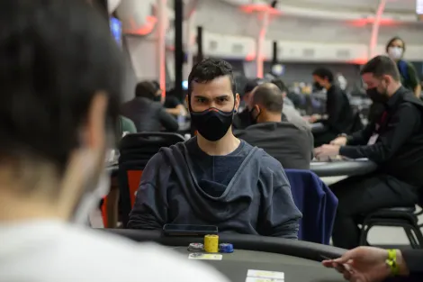 Gabriel Moura avança entre os líderes no Dia 1B do Million Dollar Bounty da WSOP